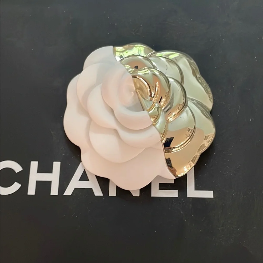 CHANEL Black and White gift box - Picture 6 of 7